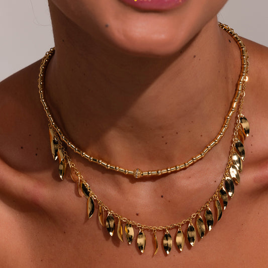 Colar Duplo Choker Canutilhos e Esferas com Corrente Gotas Escovadas Dourado