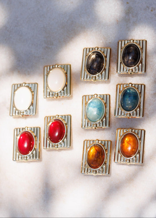 Brinco Dourado Retangular com Pedra Oval