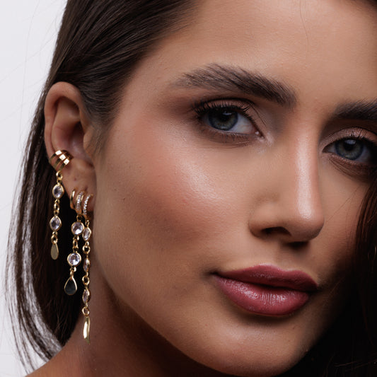 Brinco Triplo com Corrente Pendurada e Dupla de Piercings Dourado/Prateado