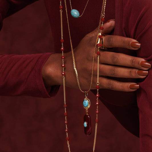 Colar Longo Corrente Malha com Pingente Vermelho e Turquesa Dourado