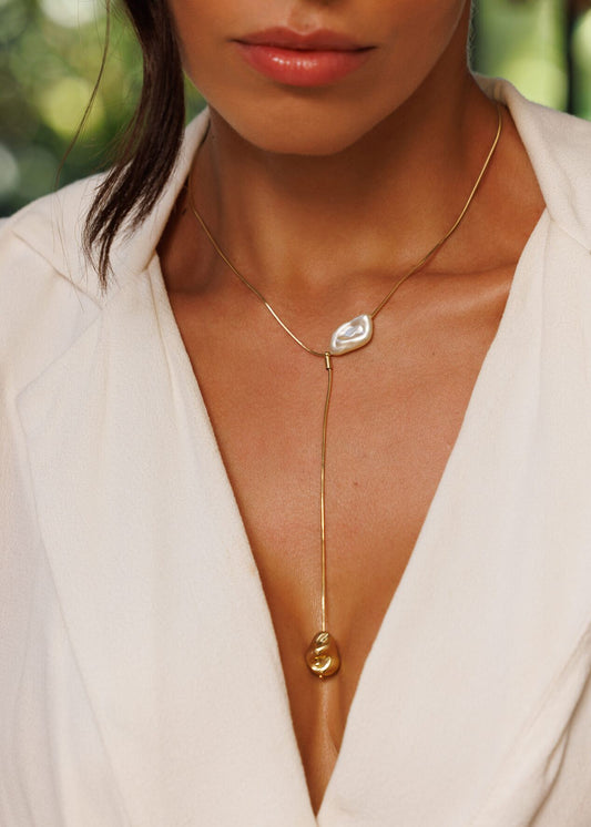 Colar Longo com Pérola e Pingente Dourado