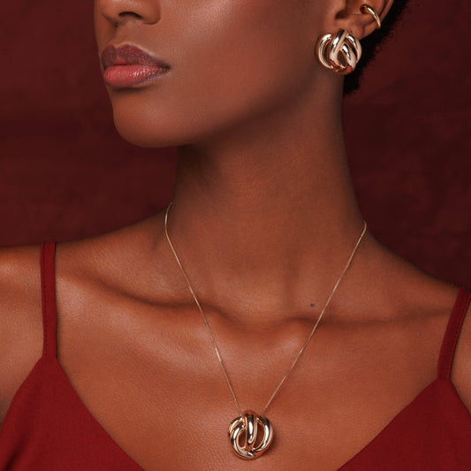 Colar Pingente Oval Vazado Dourado/Prateado