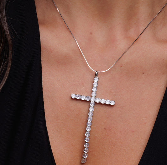 Colar Fino com Pingente Crucifixo Maleável Prateado