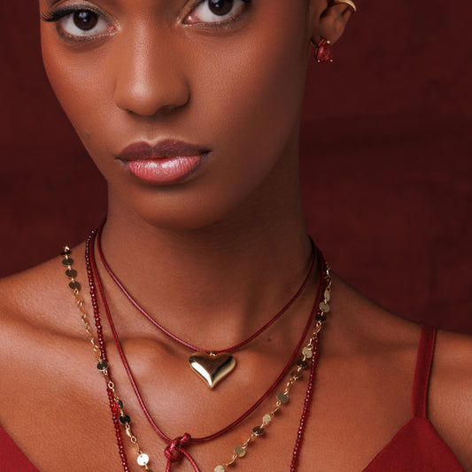 Colar Cordão Vermelho com Pingente de Coração Liso Dourado
