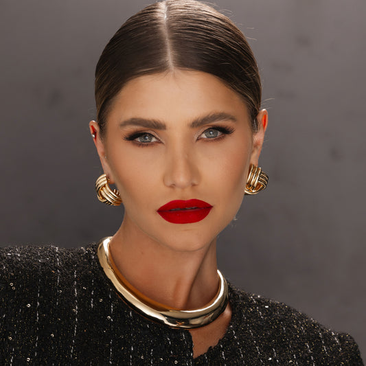 Brinco Triangular Frontal Liso G Dourado