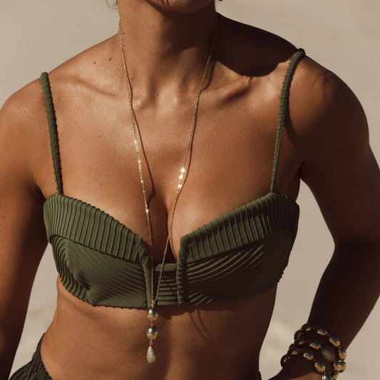 Colar Longo Ovais Lisos e Gota Cravejada Dourado