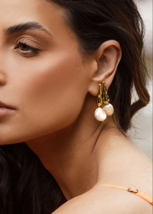 Brinco Dourado com Pérola