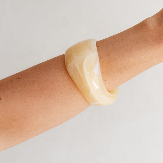 Bracelete Maxi Resina Ondulada