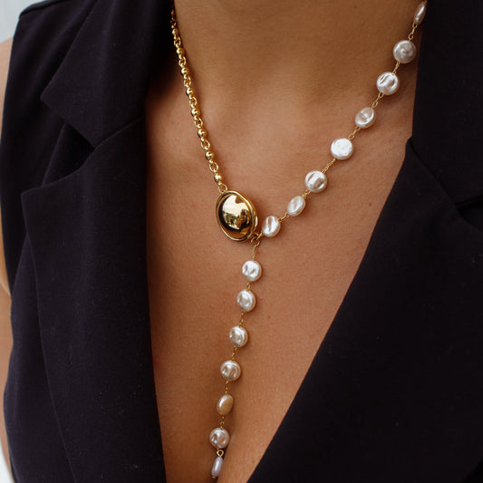 Colar Gravatinha Corrente Lisa e Pérolas Dourado
