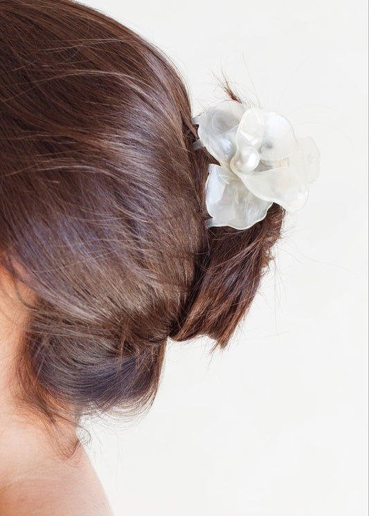 Piranha de Cabelo Maxi Flor Creme com Pérola Nat Mosca