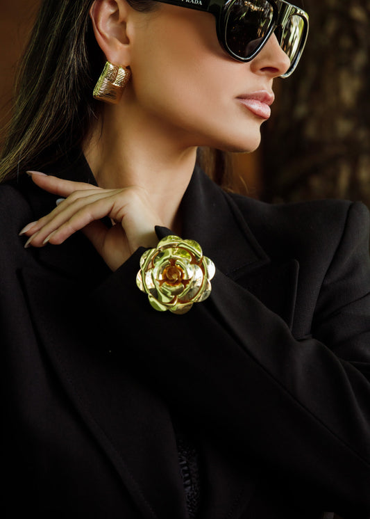 Broche Flor Carmélia Metal Dourado