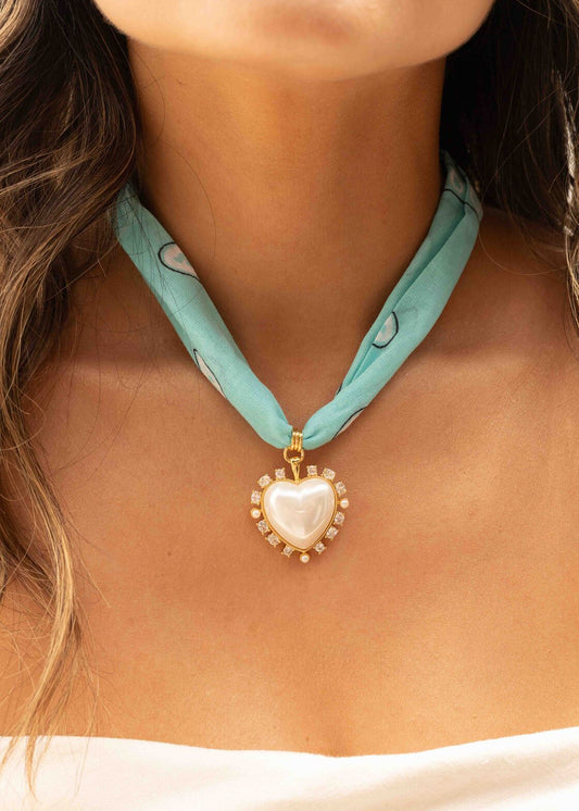 Colar Bandana com Pingente de Coração