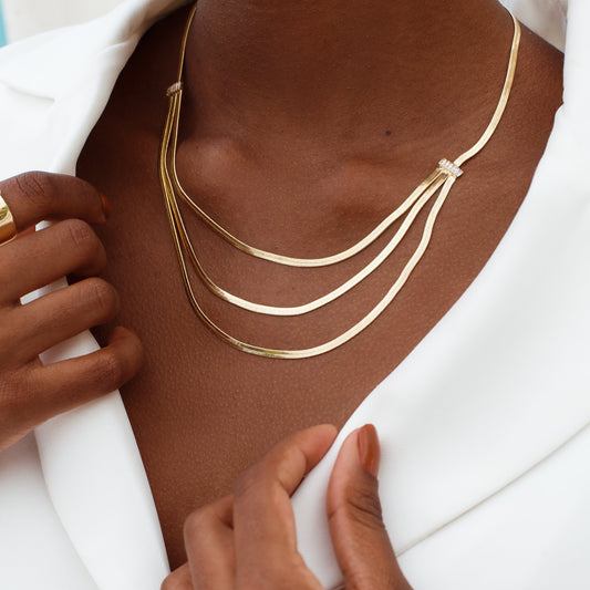 Colar Malha Triplo Detalhe Cravejado Dourado