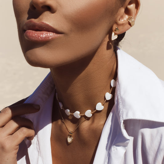 Colar Corações Madre Pérola com Cristais Mini