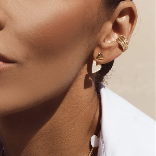 Brinco Corações Minimalista Madre Pérola Dourado