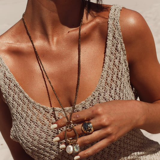 Colar Longo Hematita com Orgânico com Pérola e Medalha