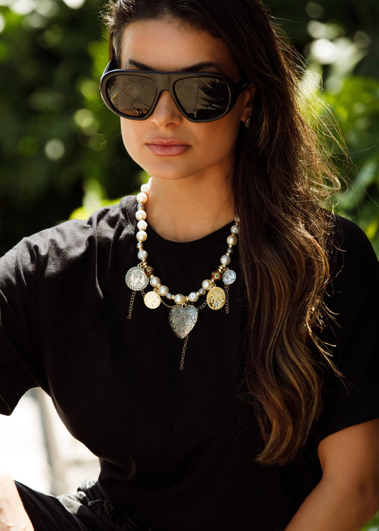 Colar Pérolas com Medalhas e Pingentes