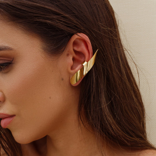 Brinco Ear Cuff Liso Escovado Alongado Dourado