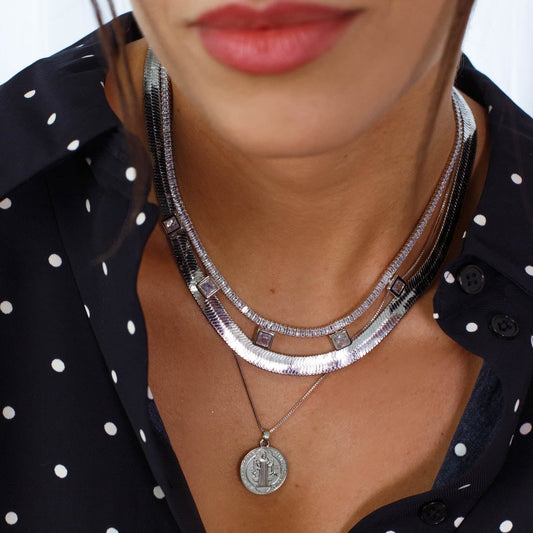 Colar Medalha São Bento Prateado