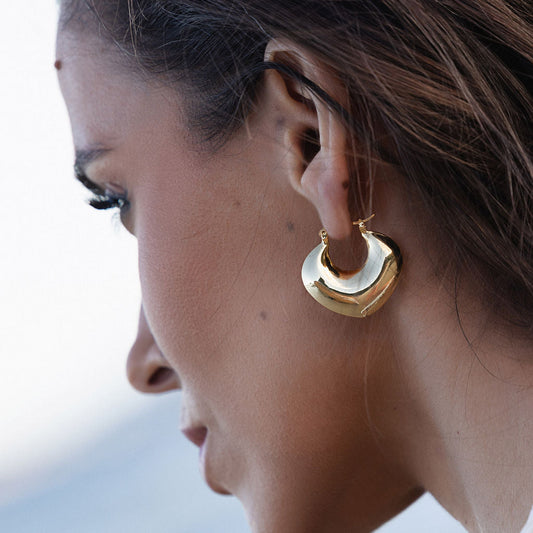 Brinco Argola Click Formato Abaloado Dourado