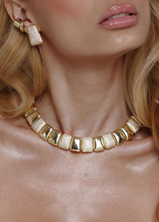 Choker Dourada Regulável com Cristais