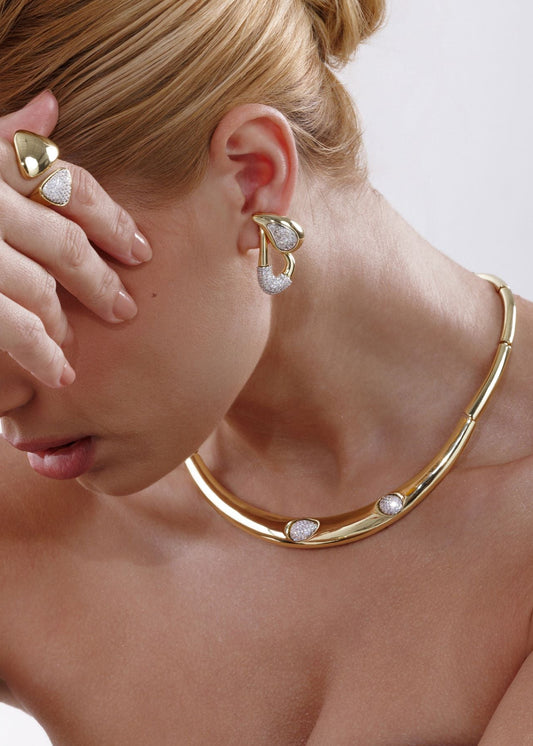 Colar Choker Dourado Articulado Cravejado