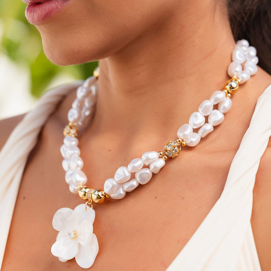 Colar Pérolas com Flor Dourado