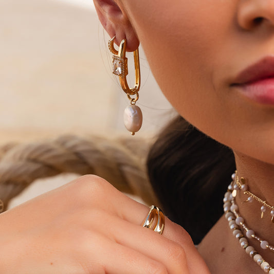 Brinco Argola Retangular com Cravejado e Pérola Dourado