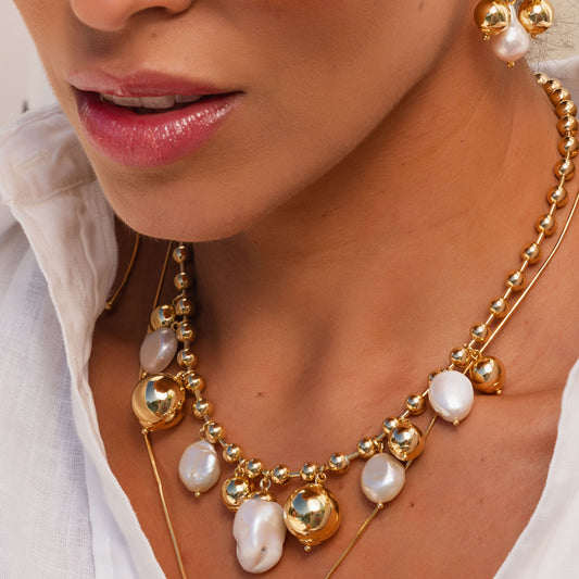 Colar Corrente Esferas com Pérolas e Esferas Maiores Dourado