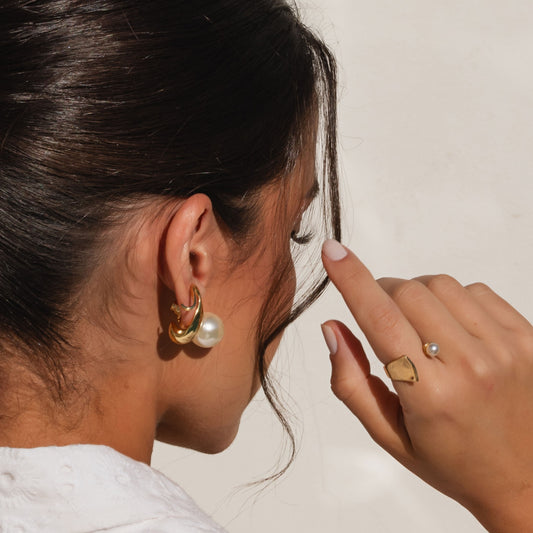 Anel Reto Liso com Pérola Dourado