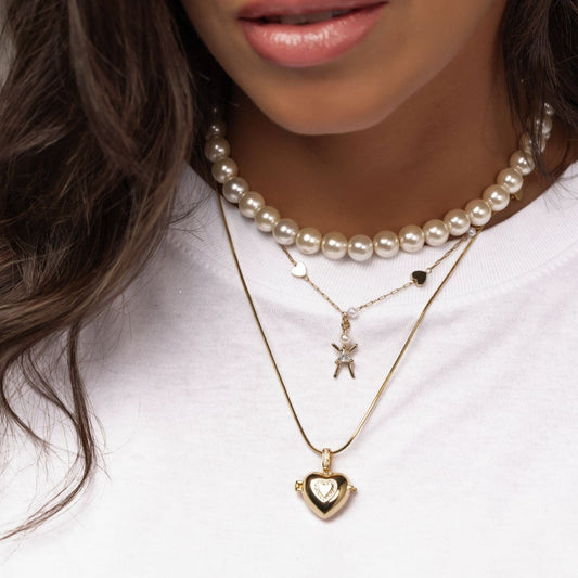 Colar Relicário Coração com Cravejado Dourado