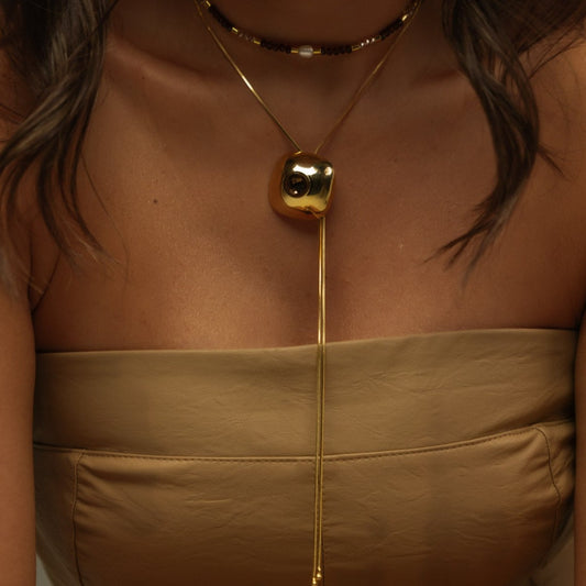 Colar Gravatinha Quadrado com Pedra Âmbar Dourado