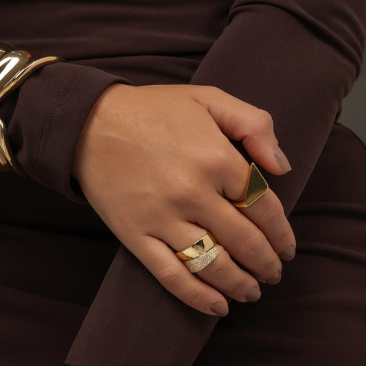 Anel Triângulo Liso Dourado