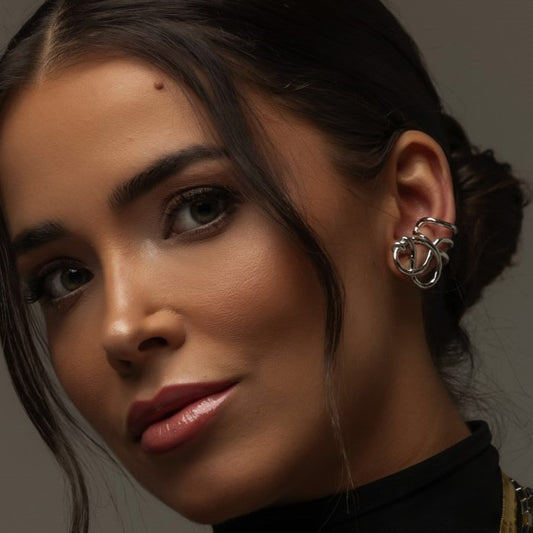 Brinco Ear Cuff Enrolado Martelado Prateado