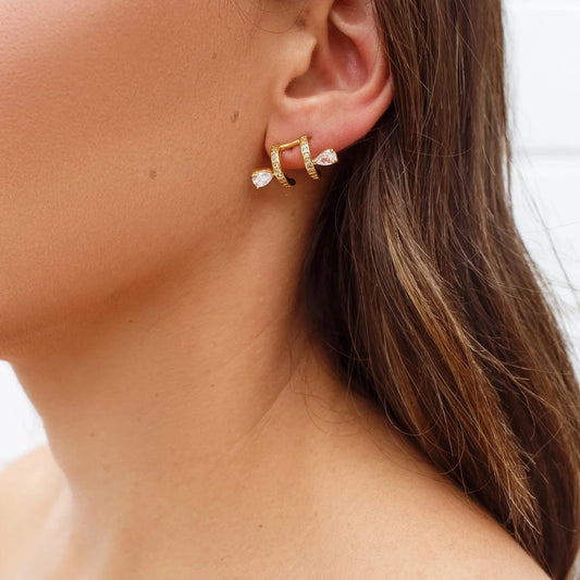 Brinco Ear Cuff Envolvente Linhas Cravejadas e Gotas Cristal Dourado