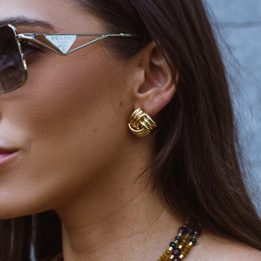 Brinco Triangular Frontal Liso P Dourado