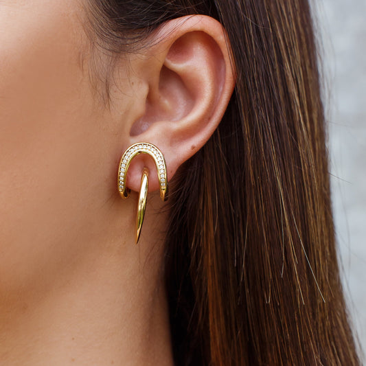 Brinco Frontal Argola com Detalhe Cravejado Dourado
