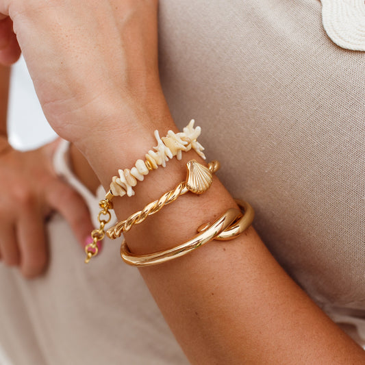 Pulseira Bracelete Torcido Concha Dourado