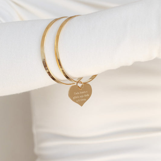 Pulseira Bracelete Liso Duplo com Pingente de Coração Escrita Dourado