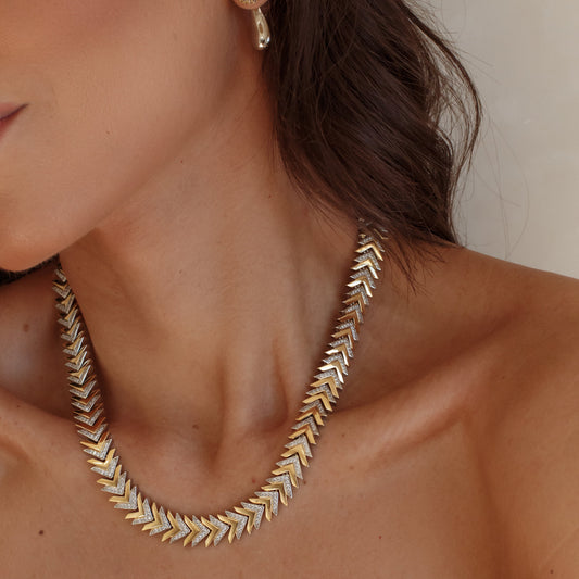 Colar Triângulos Lisos e Cravejados Dourado e Prateado