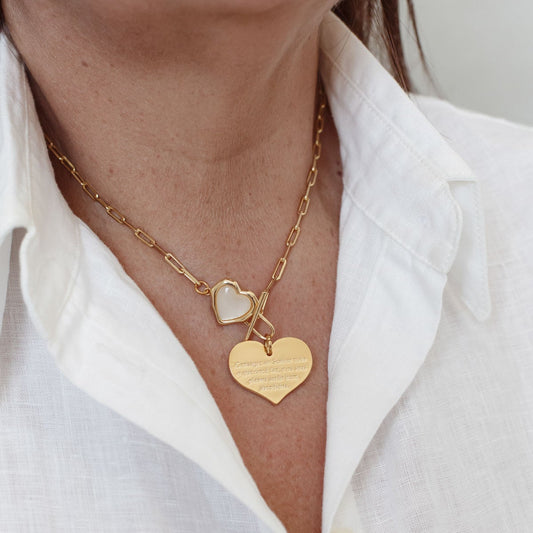 Colar Elos com Pingente Coração Escrita e Coração em Madrepérola Dourado