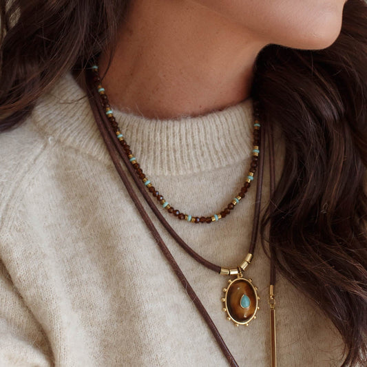 Colar Cordão Marrom com Pingente Oval Pedra e Gota Turquesa Dourado