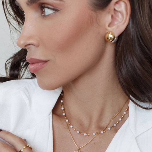 Brinco Botão Liso com Tarraxa Pérola Dourado