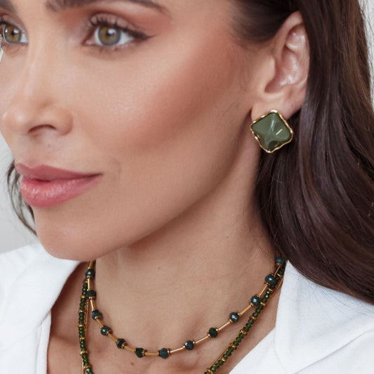 Colar Canutilhos e Cristais Verdes Dourado