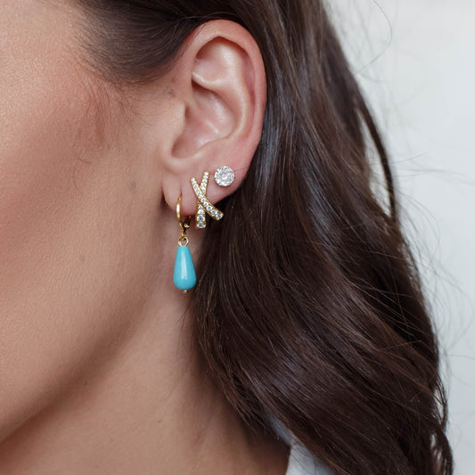 Brinco Trio Argola com Gota Turquesa, Brinco em X Cravejado e Ponto de Luz Dourado