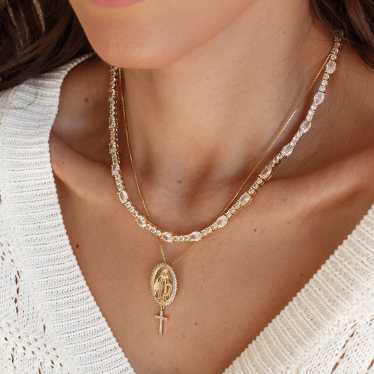 Colar Nossa Senhora Entorno e Crucifixo Cravejado Dourado