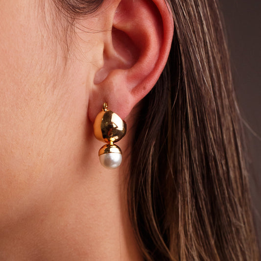 Brinco Argola Oval com Pérola Dourado