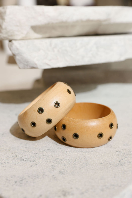 Bracelete Madeira com Apliques Metálicos