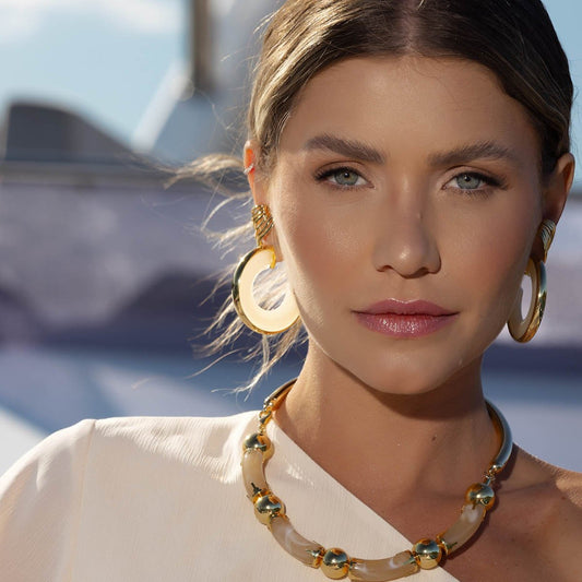 Brinco Argola com Resina Amarelo Manteiga Dourado