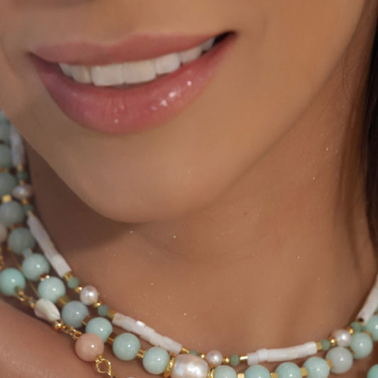 Colar Madrepérola com Pérolas e Cristais Verde Água Dourado